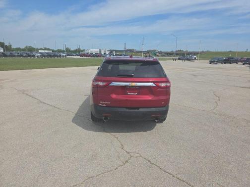 Cajun Red Tintcoat 2018 Chevrolet Traverse LT Cloth
