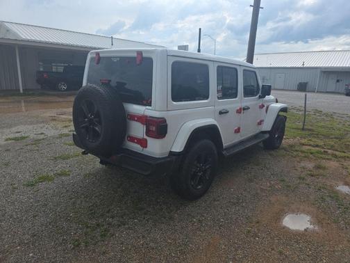 Bright White Clearcoat 2022 Jeep Wrangler Unlimited Sahara Altitude