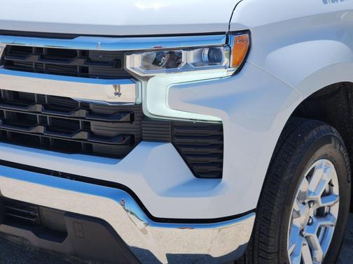 Summit White 2026 Chevrolet Silverado 1500 LT