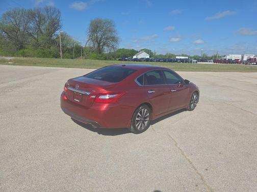 Cayenne Red 2016 Nissan Altima 2.5 SV