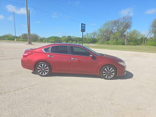Cayenne Red 2016 Nissan Altima 2.5 SV