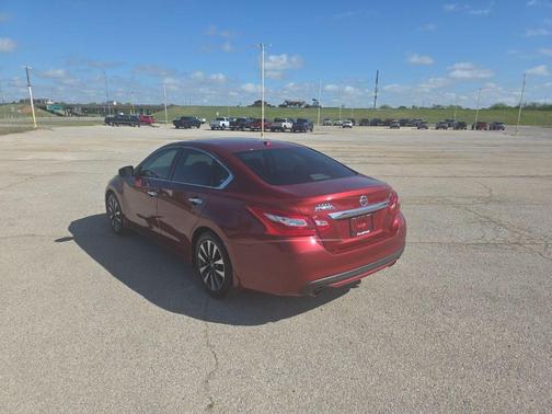 Cayenne Red 2016 Nissan Altima 2.5 SV