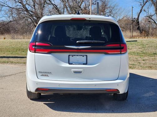 2023 Chrysler Pacifica Touring-L
