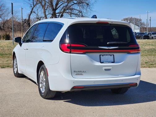 2023 Chrysler Pacifica Touring-L