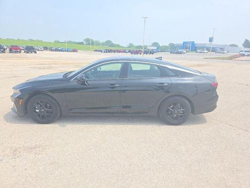 Aurora Black Pearl 2025 Kia K5 LXS