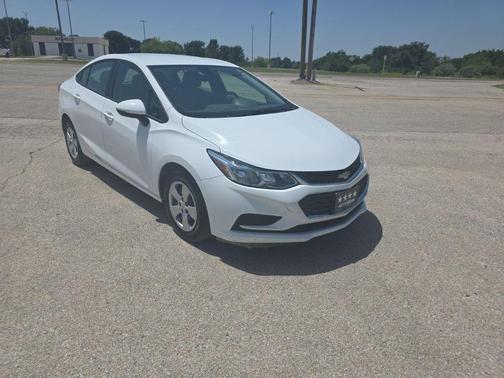 Summit White 2018 Chevrolet Cruze LS