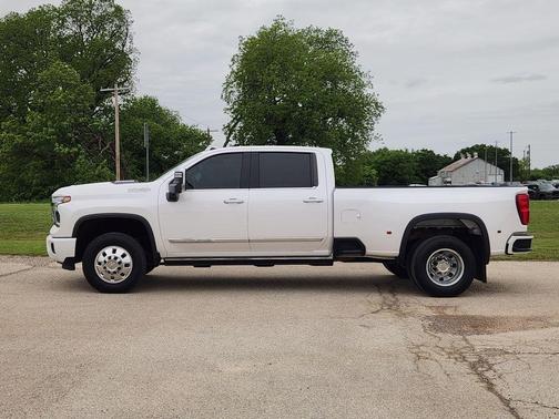 Iridescent Pearl Tricoat 2024 Chevrolet Silverado 3500 High Country