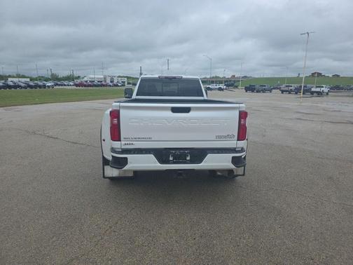Iridescent Pearl Tricoat 2024 Chevrolet Silverado 3500 High Country