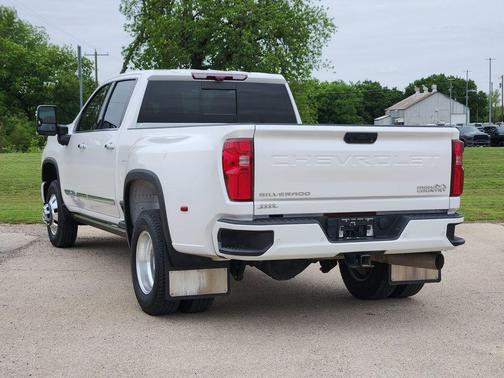 Iridescent Pearl Tricoat 2024 Chevrolet Silverado 3500 High Country