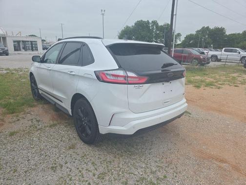 Oxford White 2024 Ford Edge SE