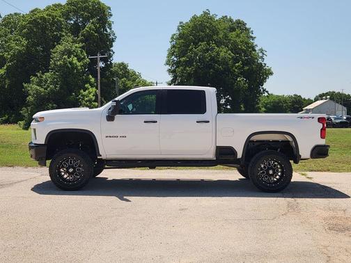 Summit White 2022 Chevrolet Silverado 2500 Custom