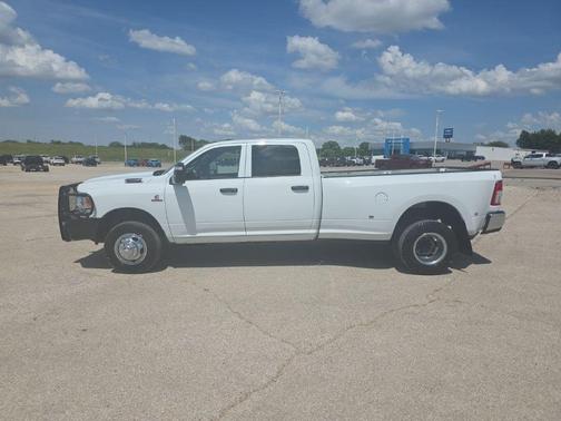 Bright White Clearcoat 2024 RAM 3500 Tradesman