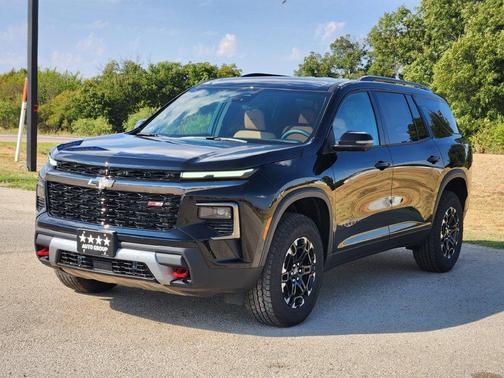 Mosaic Black Metallic 2027 Chevrolet Traverse Z71