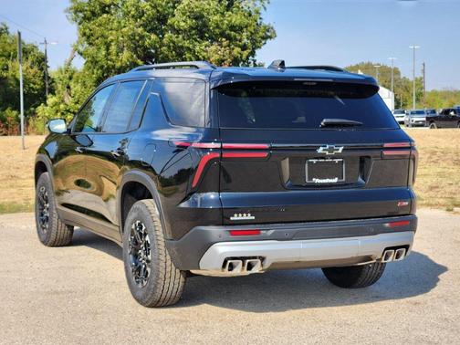 Mosaic Black Metallic 2027 Chevrolet Traverse Z71