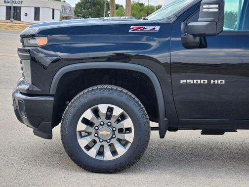 Black 2026 Chevrolet Silverado 2500 Custom