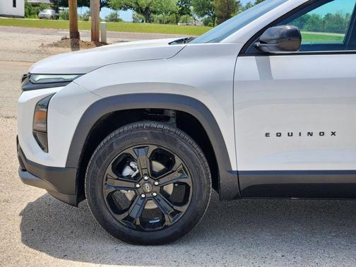 Summit White 2026 Chevrolet Equinox LT