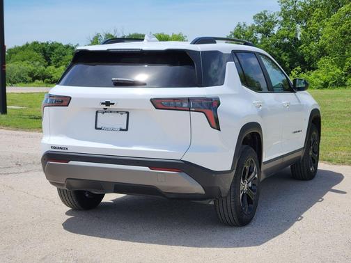 Summit White 2026 Chevrolet Equinox LT