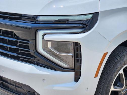 Summit White 2026 Chevrolet Suburban RST