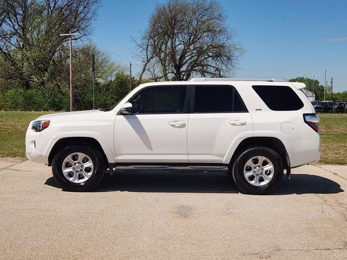 Super White 2018 Toyota 4Runner SR5