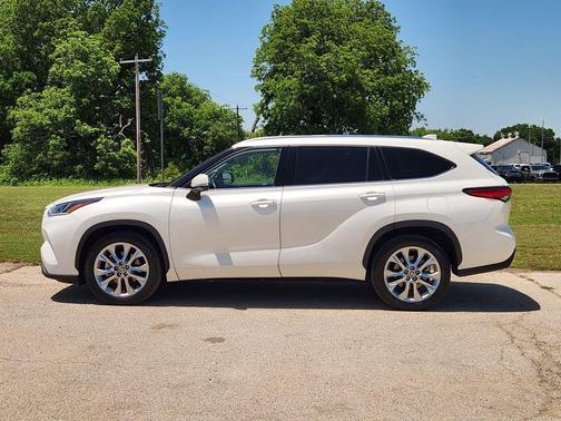 Blizzard Pearl 2021 Toyota Highlander Limited