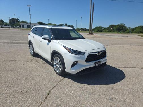 Blizzard Pearl 2021 Toyota Highlander Limited