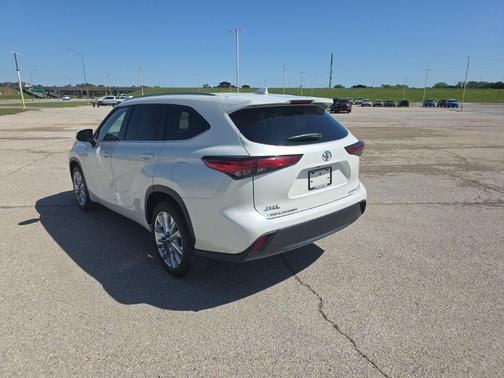 Blizzard Pearl 2021 Toyota Highlander Limited