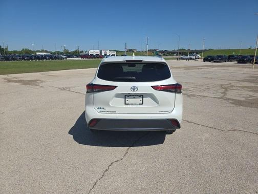 Blizzard Pearl 2021 Toyota Highlander Limited