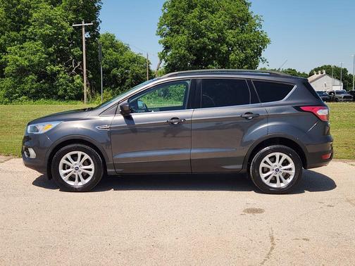 Magnetic 2018 Ford Escape SE