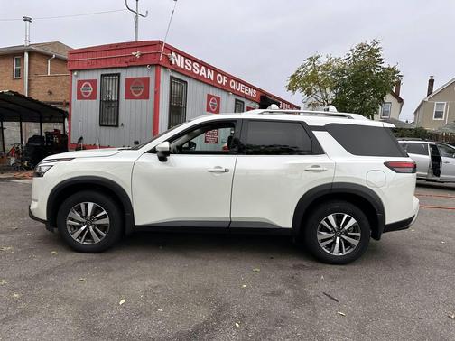 2024 Nissan Pathfinder SL 4WD
