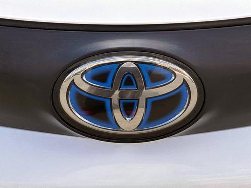 Blizzard Pearl 2021 Toyota Sienna XLE 7 Passenger