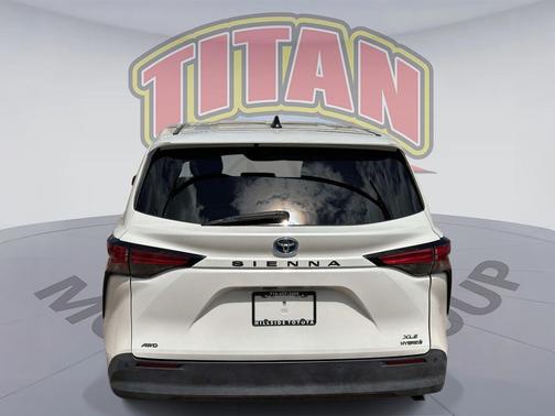 Blizzard Pearl 2021 Toyota Sienna XLE 7 Passenger