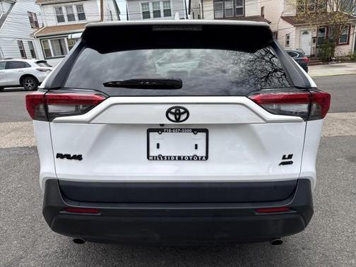 Ice Cap 2023 Toyota RAV4 LE