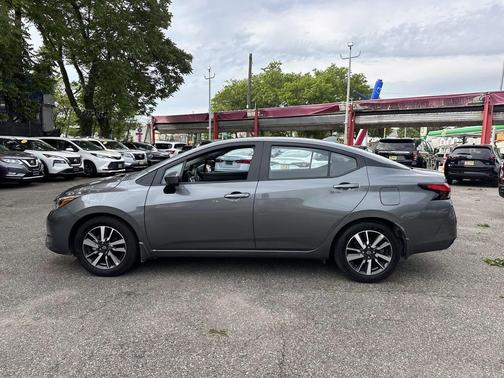 Gun Metallic 2025 Nissan Versa 1.6 SV