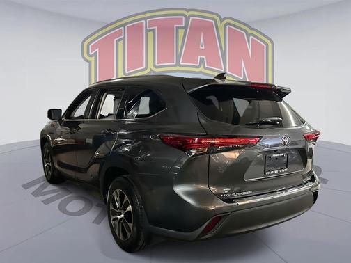 Magnetic Gray Metallic 2020 Toyota Highlander XLE