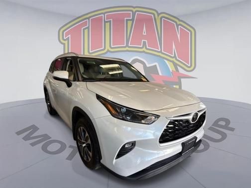 Wind Chill Pearl 2024 Toyota Highlander XLE