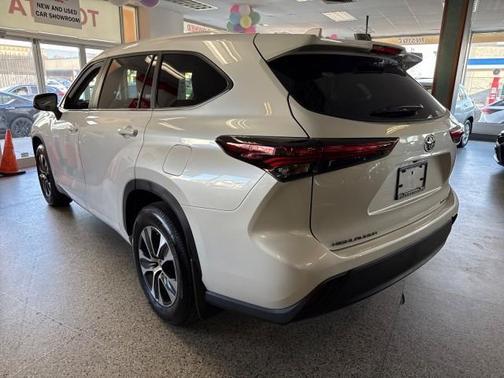 Wind Chill Pearl 2024 Toyota Highlander XLE