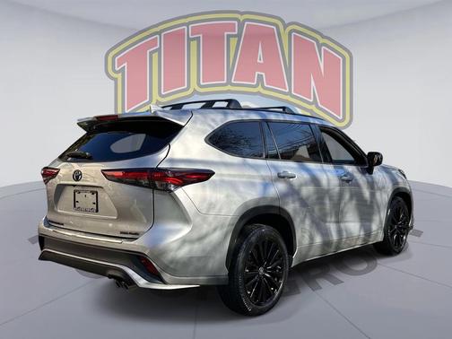 Celestial Silver Metallic 2024 Toyota Highlander XSE