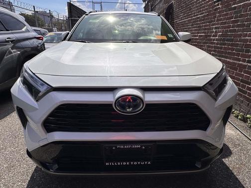 2022 Toyota RAV4 Hybrid SE