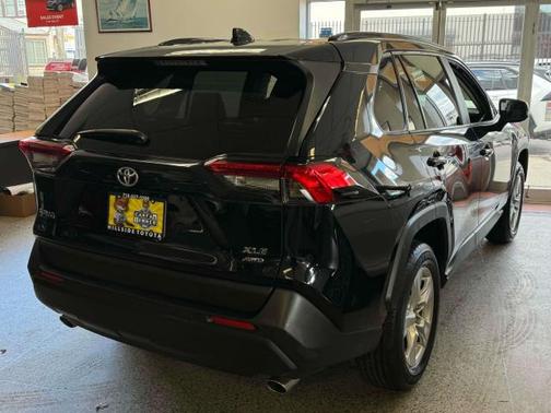 Midnight Black Metallic 2019 Toyota RAV4 XLE