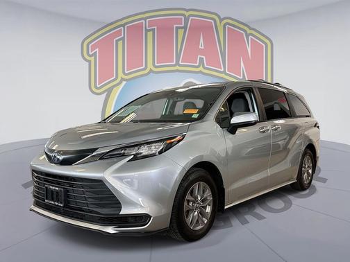 Celestial Silver Metallic 2023 Toyota Sienna LE