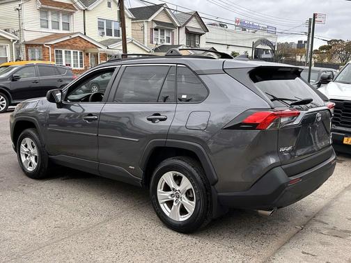 2021 Toyota RAV4 Hybrid LE
