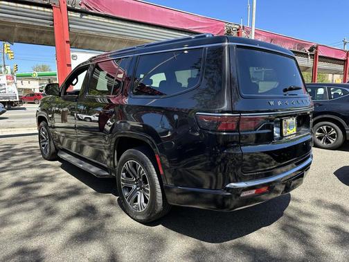 Diamond Black Crystal Pearlcoat 2024 Jeep Wagoneer Series II 4x4