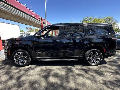Diamond Black Crystal Pearlcoat 2024 Jeep Wagoneer Series II 4x4