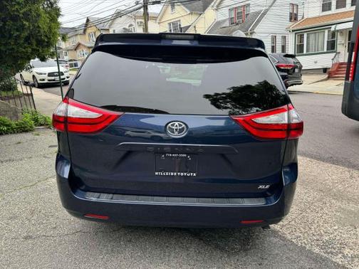 2018 Toyota Sienna XLE Premium