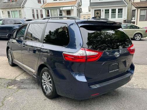 2018 Toyota Sienna XLE Premium