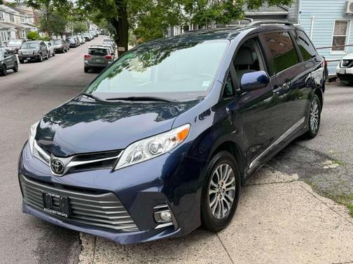 2018 Toyota Sienna XLE Premium