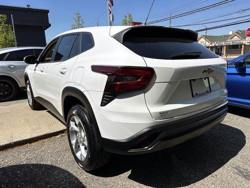 Summit White 2024 Chevrolet Trax LS