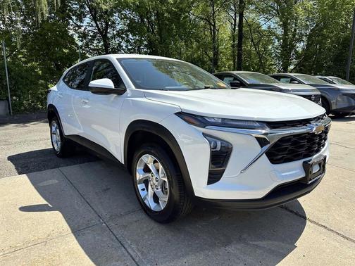 Summit White 2024 Chevrolet Trax LS