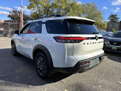 2022 Nissan Pathfinder SV 4WD