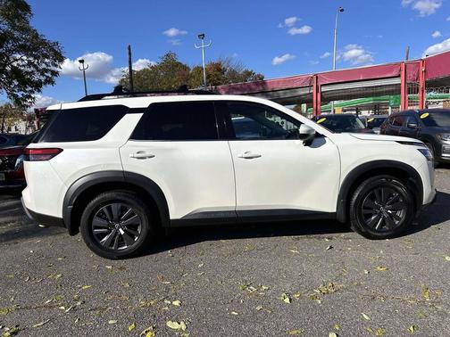 2022 Nissan Pathfinder SV 4WD